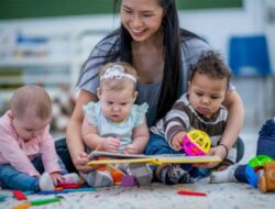 5 Hal yang Perlu Diperhatikan Orang Tua Sebelumnya Titipkan Anak Di Daycare