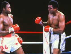 Seberapa Hebat Larry Holmes? Ini Petinju Legendaris yang Menjadi Korban Bogemannya