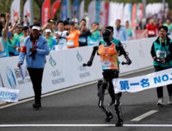Mesin Otomatis Bergabung Di Manusia Di Lomba Maraton Di Beijing