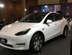 Mobil Listrik Tesla Tunda Peluncuran Kendaraan Pribadi Mutakhir Pada Pertempuran Tarif AS-China