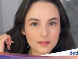 Potret Chelsea Islan Ngopi dan Ngeteh Cantik Di Kafe