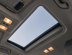 Viral Bocil Nongol Ke Sunroof, Polisi Tegur Sopir Pajero Sport