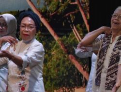 Lansia Jakarta Tampil Enerjik Lewat Tari Keroncong Hingga Regu