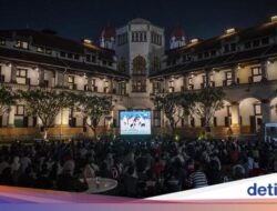 Dukung Timpilihan, Warga Semarang Nobar Ke Ikon Wisata Lawang Sewu