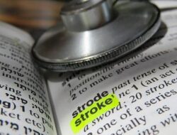 Pria Ini Tinggalkan Ibunya yang Kena Stroke Ke Kamar Mandi, Endingnya Ngenes