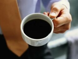 3 Tips Minum Minuman Kafein Hitam yang Aman Bagi Penderita Gerd