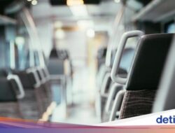 Turis-turis Terjebak Tanpa AC Di Kendaraan Angkutan Umum Bandara, Sopir ‘Kabur’ Bawa Kunci