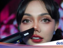 Kocaknya Rina Nose Di Jajan Odading hingga Keju Rebana Di Belanda