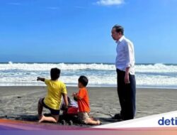 Foto: Momen Liburan Sekolah Jokwi Bersama Cucu-cucunya Hingga Pantai