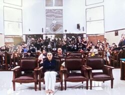Pakai Kemeja Hitam, Nikita Mirzani Hadiri Sidang Dugaan TPPU Hingga PN Jakarta Selatan