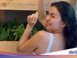 Pesona Ariel Tatum Pada Masak Steak, Tampil Cantik dan Chic