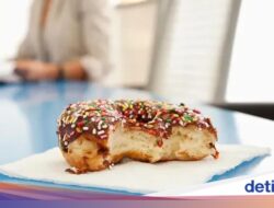 Makan Sisa Donat Terakhir, Wanita Ini Dicuekin Rekan Kerjanya