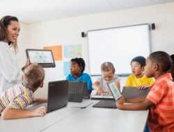 Mengapa Chromebook yang Merajai Sekolah Bangsa Maju Justru Melukai Belajar Di Indonesia?