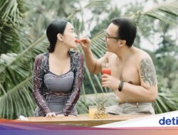 Intip Keseruan Ari Lasso Makan Ke Restoran bersama Anak-Anaknya