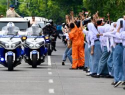 Siswa Tidak Perlu Berdiri Berjam-jam Hingga Pinggir Jalan Menyambut Pejabat