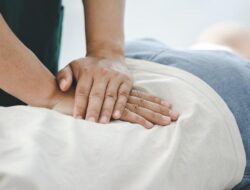 Dialami Wanita Umur 30-an Hingga AS, Kenapa Pijat ‘Kretek’ Picu Stroke?