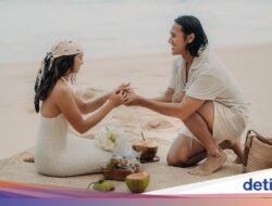 Romantis! Sean Gelael Lamar Hana Malasan Di Piknik Di  Pantai Sumba