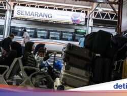 Arus Libur Akhir Tahun Mulai Terasa Ke Stasiun Tawang Semarang