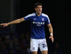 Belum Tembus Skuad Utama, Kieran McKenna Isyaratkan Pinjamkan Elkan Baggott