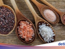Sering Salah Pakai Garam? Kenali Beda Garam Tatakan, Himalaya, dan Laut
