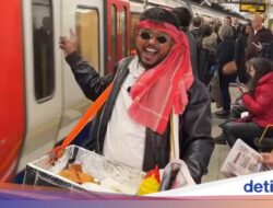Viral! Pria India ‘Jualan’ Samosa Ke Kereta London, Bikin Netizen Berdebat