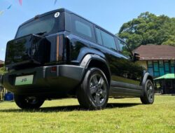 Viral Kendaraan Pribadi Elektrik Chery J6 Terobos Genangan Air Setinggi Paha Orang Dewasa