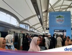 Libur Awal Tahun, MRT Blok M Ramai Pengunjung