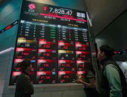 30 Menit Perdagangan, IHSG Ambruk Tinggalkan Level 8.000 Dibayangi MSCI Effect