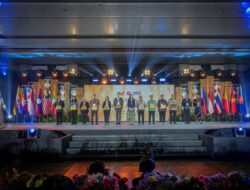 Kain Tenun Sumba Antarkan Desa Bakti BCA Raih Prestasi Di Organisasiregional Tourism Awards