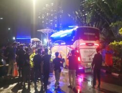 11 Orang yang Diamankan Yang Berhubungan Bersama OTT Bupati Pekalongan Tiba Di Gedung KPK