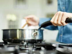Doyan Makan Enak? Pilih-pilih Alat Berkualitas Biar Tak Tercemar Kimia Berbahaya