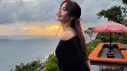 Bikin Heboh! Lisa Asyik Liburan dan Tampil Stunning Ke Bali