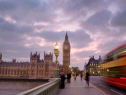 Pertempuran AS-Iran Bikin Susah Banyak Bangsa, 100.000 Pekerja Ke Inggris Terancam Pemutusan Hubungan Kerja