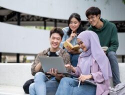 Pada Gelar Tak Lagi Karena Itu Segalanya, Cara Pandang Orang Tua Mulai Berubah