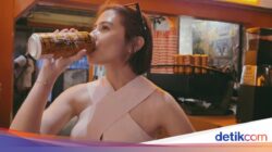 So Sweet! Omar Esteghlal Nyusul Prilly Latuconsina Kulineran Hingga Bangkok