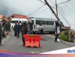 Duh! Hiace Angkut Turis Singapura Tabrak 4 Kendaraan Pribadi Di Bromo, Ini Kronologinya