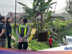 Tragis! Avanza Mogok Di Rel, Dihantam Kereta Api Argo Bromo Anggrek