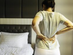 Pinggang Sakit Tiap Mau Tidur, Tanda Saraf Kejepit? Ini Kata Praktisi Medis