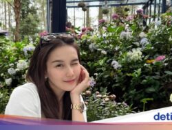 Senyum Manis Ayu Ting Ting Di Liburan Hingga Orchid Forest Cikole
