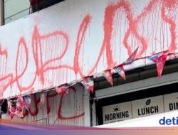 Duh! Gegara Pakai Foto AI Untuk Menu, Restoran Ini Kena Vandalisme