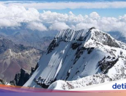 Es Abadi Puncak Jaya Papua Berpotensi Bagi Hilang Total Akhir 2026
