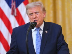 Trump Tunda Tarif Produk Impor 50% Hingga Kanada Hingga Menit Terakhir, Ada Apa?
