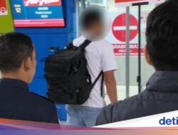 Detik-detik WN China Ditangkap Ke Bandara, Tombak-Santap Penyu Ke Raja Ampat