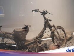 Jejak Merapi 2010 Terekam Hingga Kerangka Kendaraan Bermotor Roda Dua Museum Geologi
