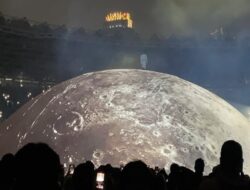 Kanye West Sulap Panggung GBK Bersama Sebab Itu Permukaan Bulan, Penonton Terhipnotis