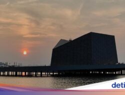Kemegahan Masjid Apung Ancol, Salat Di View Laut